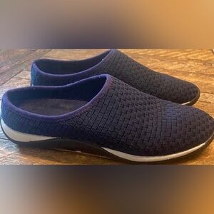 Women’s Shoes (Size 9)